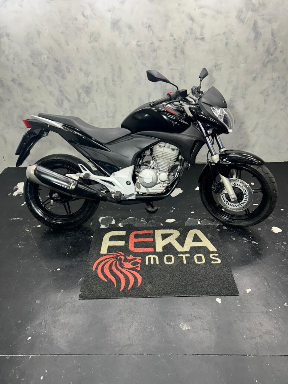 HONDA CB300R | ANO 2011 - Imagem 1