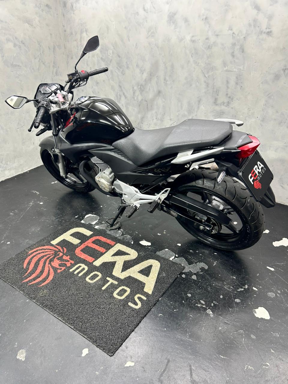 HONDA CB300R | ANO 2011 - Imagem 2