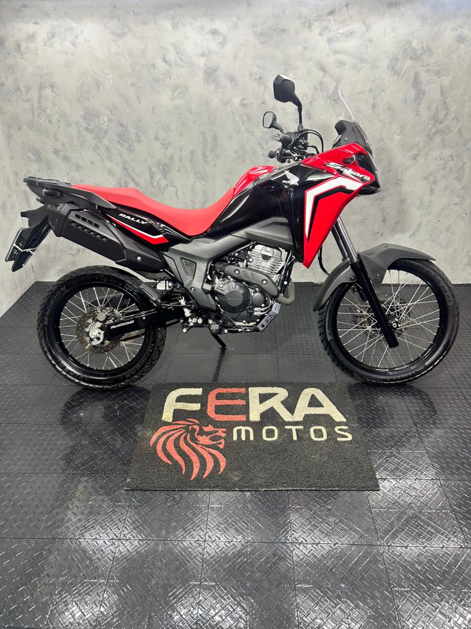 HONDA SAHARA 300 RALLY 2025 - Imagem 1