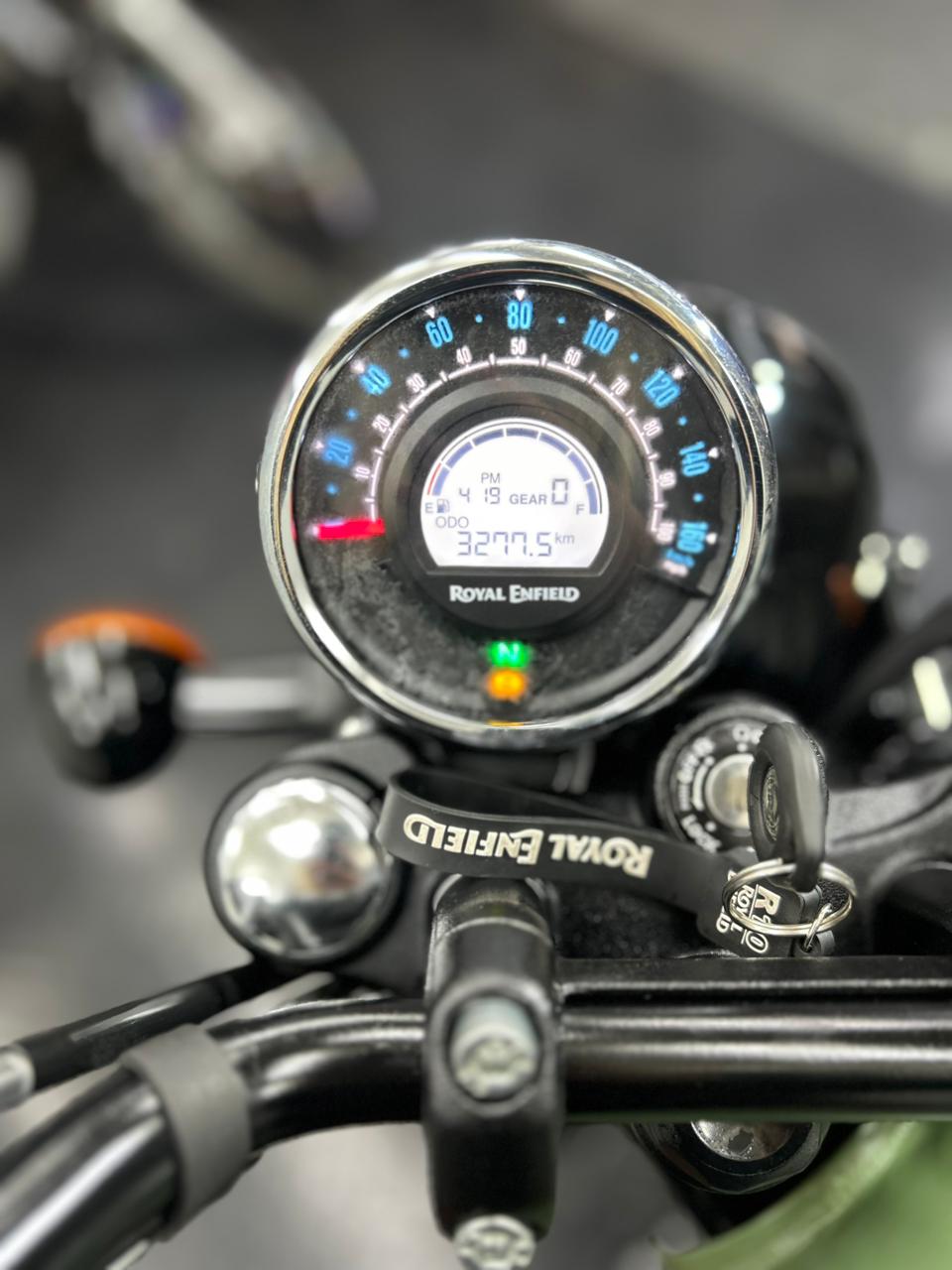ROYAL ENFIELD METEOR 350 FIREBALL 2025 - Imagem 3
